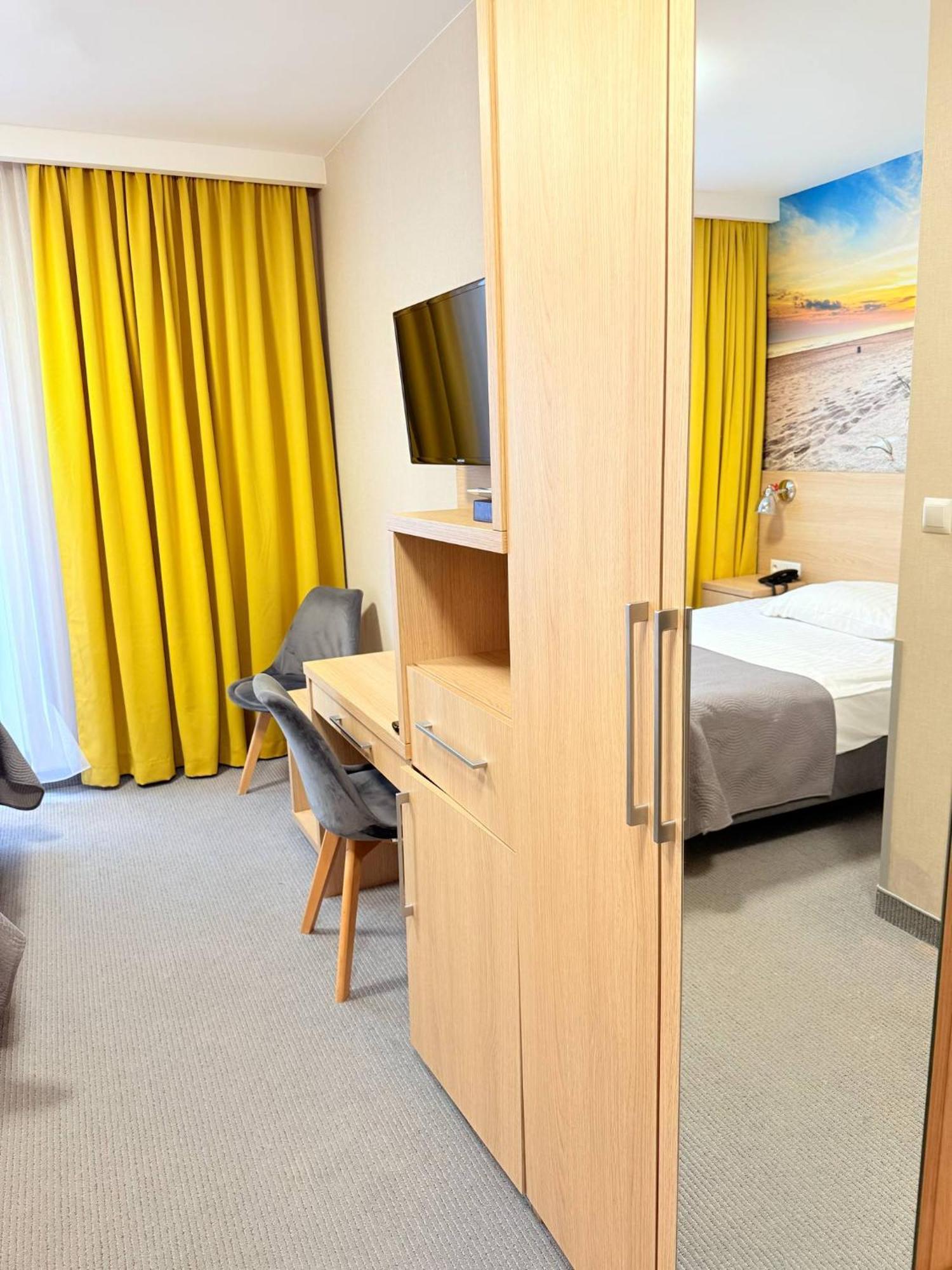 Hotel La Siesta & Medical Spa Jastrzębia Góra エクステリア 写真